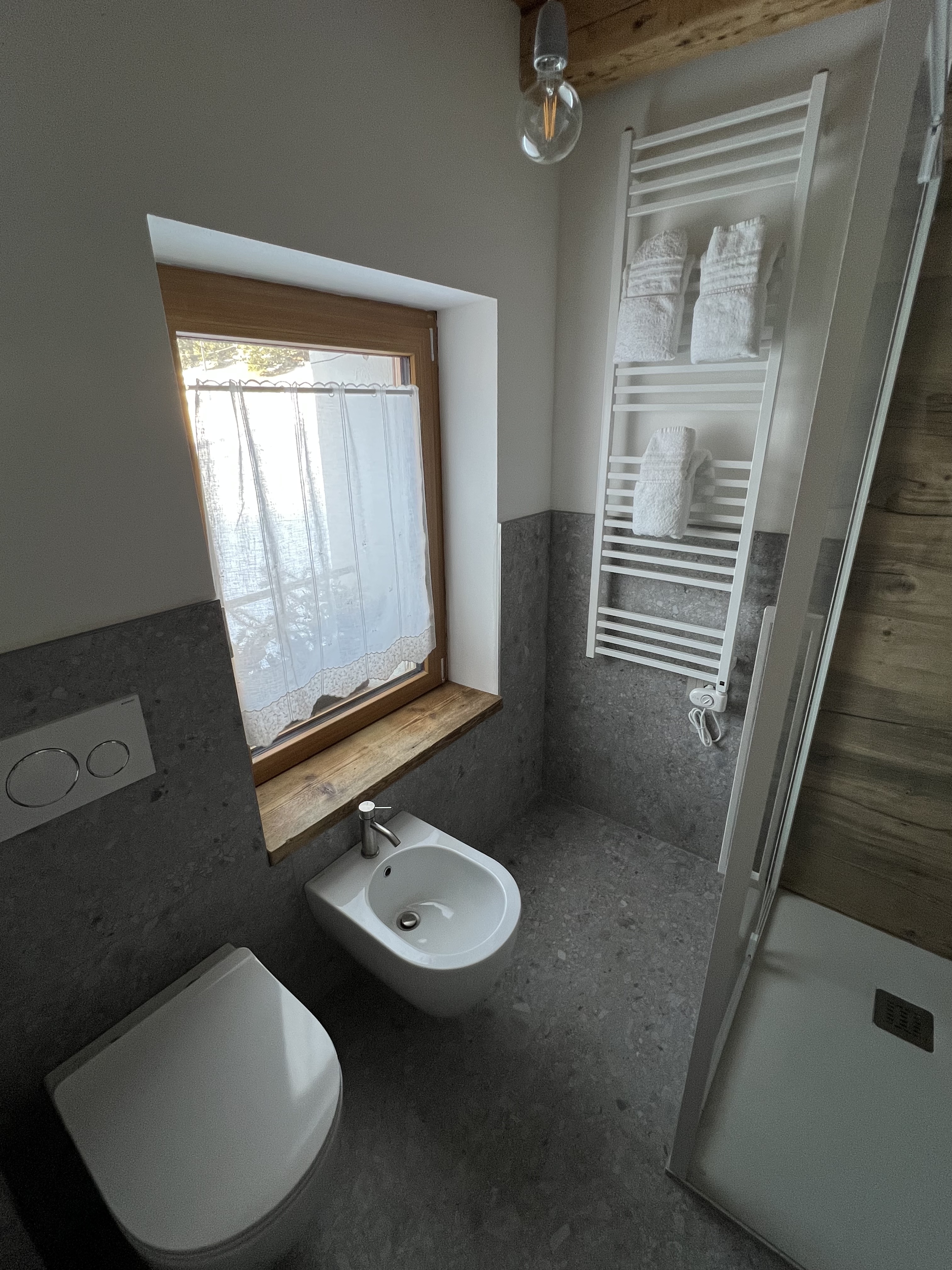 Fate — bagno con finestra